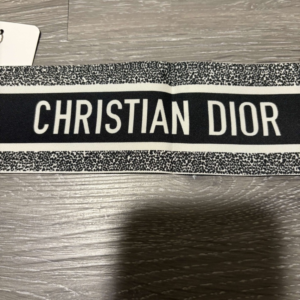 🔥 Christian Dior Silk Mitzah Scarf – Black & White Polka Dot (Brand New w/ Tags - Picture 3 of 4
